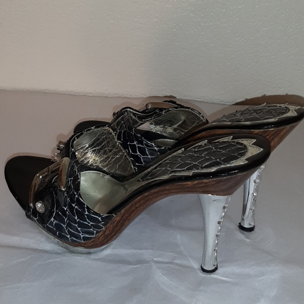 Used Naya slide heels size 6.